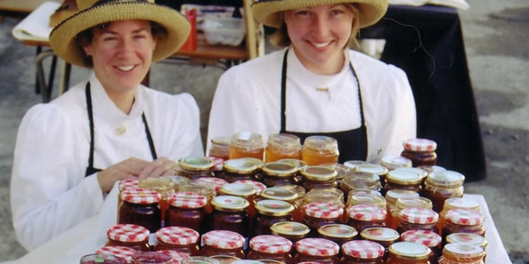 2005 fete - women selling jars of jam